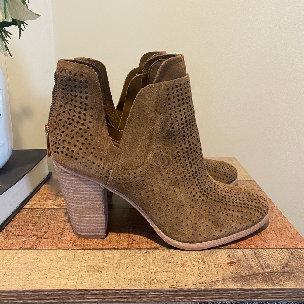 NWOB Vince Camuto Farrier Ankle Boots